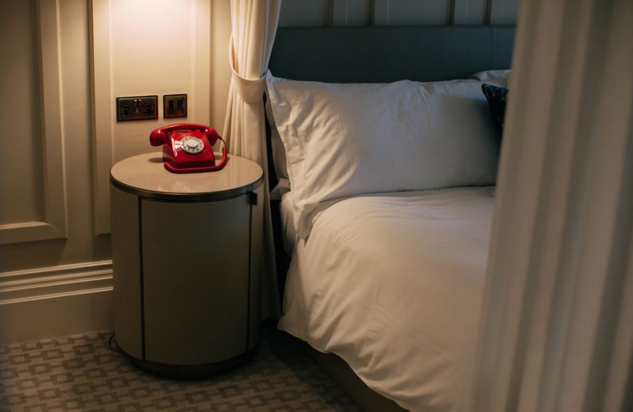 Style Your Guest Room Like a Pro